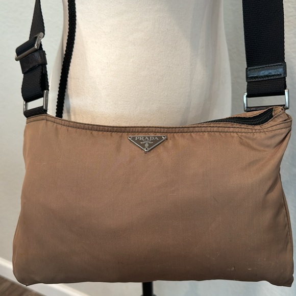 Authentic Prada crossbody bag - Picture 2 of 14